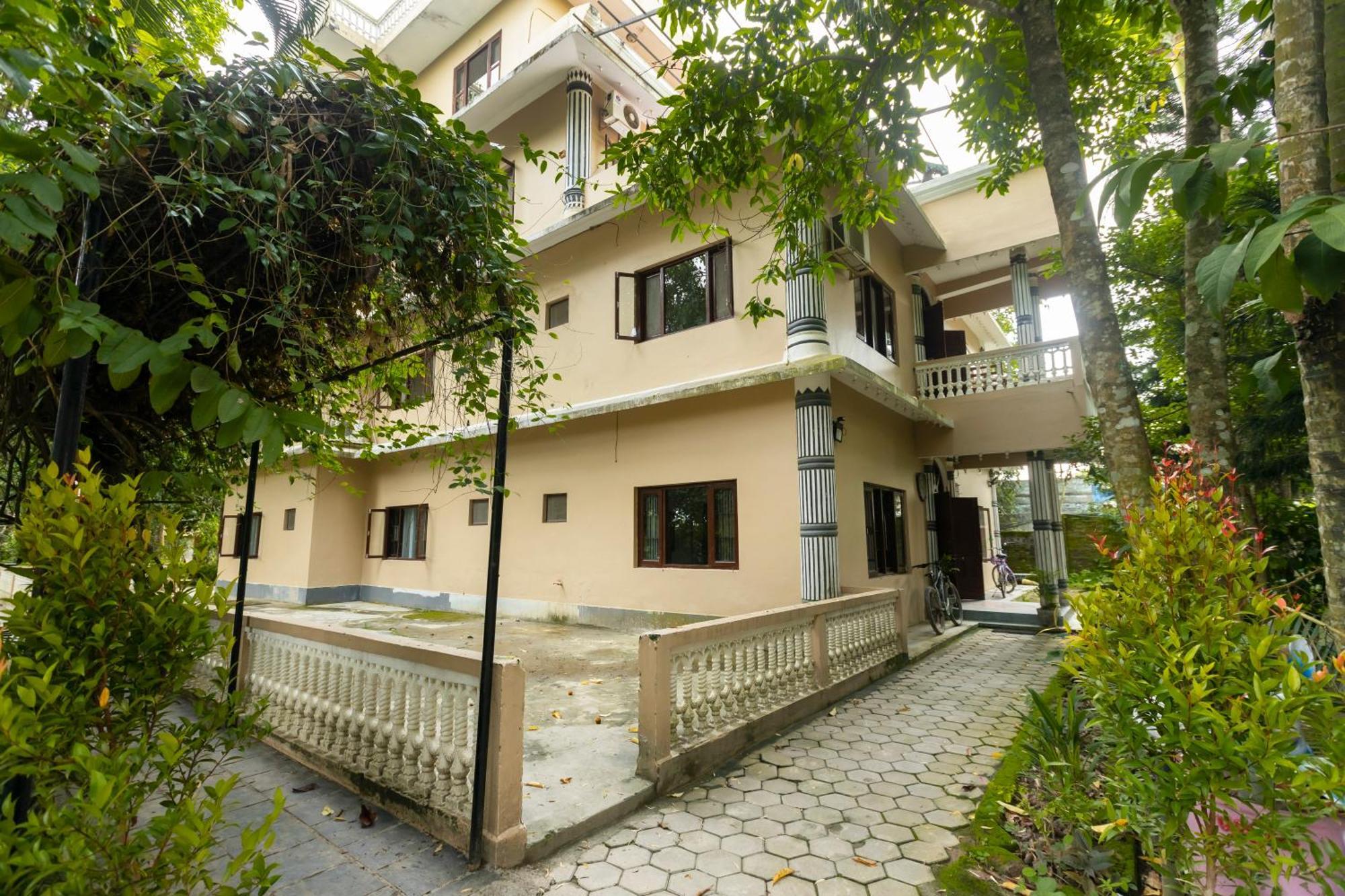 Hotel Parkside & Swimming Pool-Between Greenery And Azure ,Your Perfect Retreat Chitwan Exterior photo