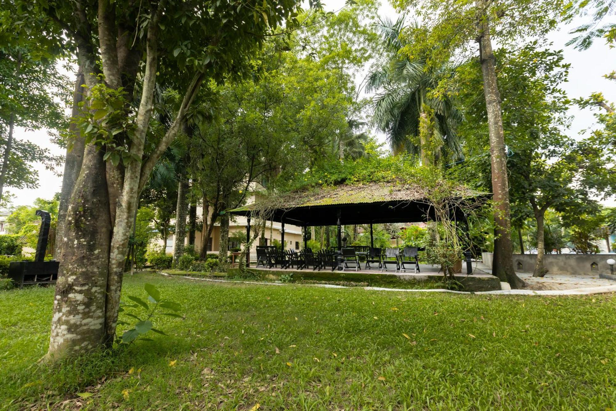 Hotel Parkside & Swimming Pool-Between Greenery And Azure ,Your Perfect Retreat Chitwan Exterior photo