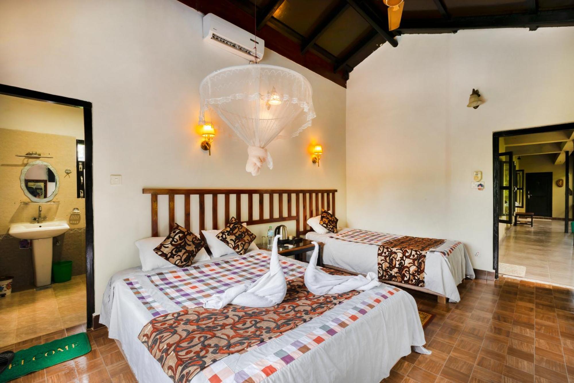 Hotel Parkside & Swimming Pool-Between Greenery And Azure ,Your Perfect Retreat Chitwan Exterior photo